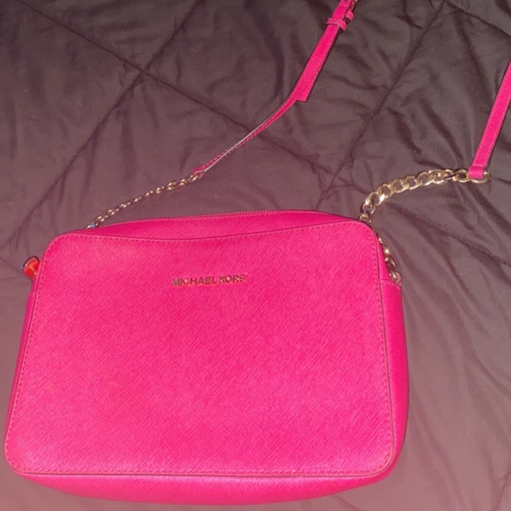 Hot Pink Michael Kors Jet Set Crossbody